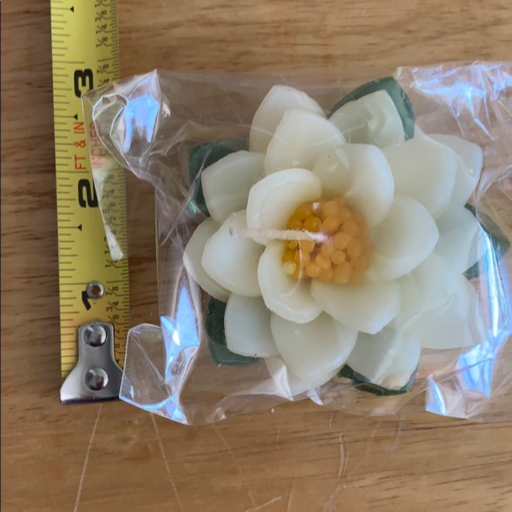 Lotus Flower Floating Candle, Brand New - Picture 4 of 5